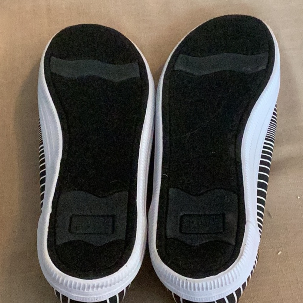 Women's City Sneaks Slip-On Shoes - Picture 7 of 7